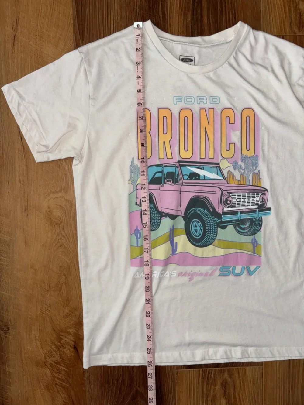 Bundle of Women’s Graphic Tees sizes M and L - Picture 3 of 16